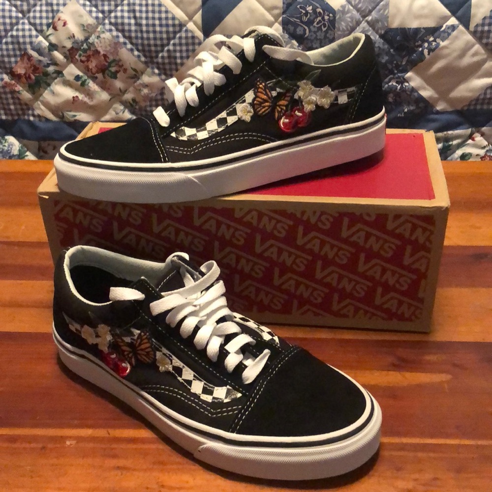 Vans tennis shoes